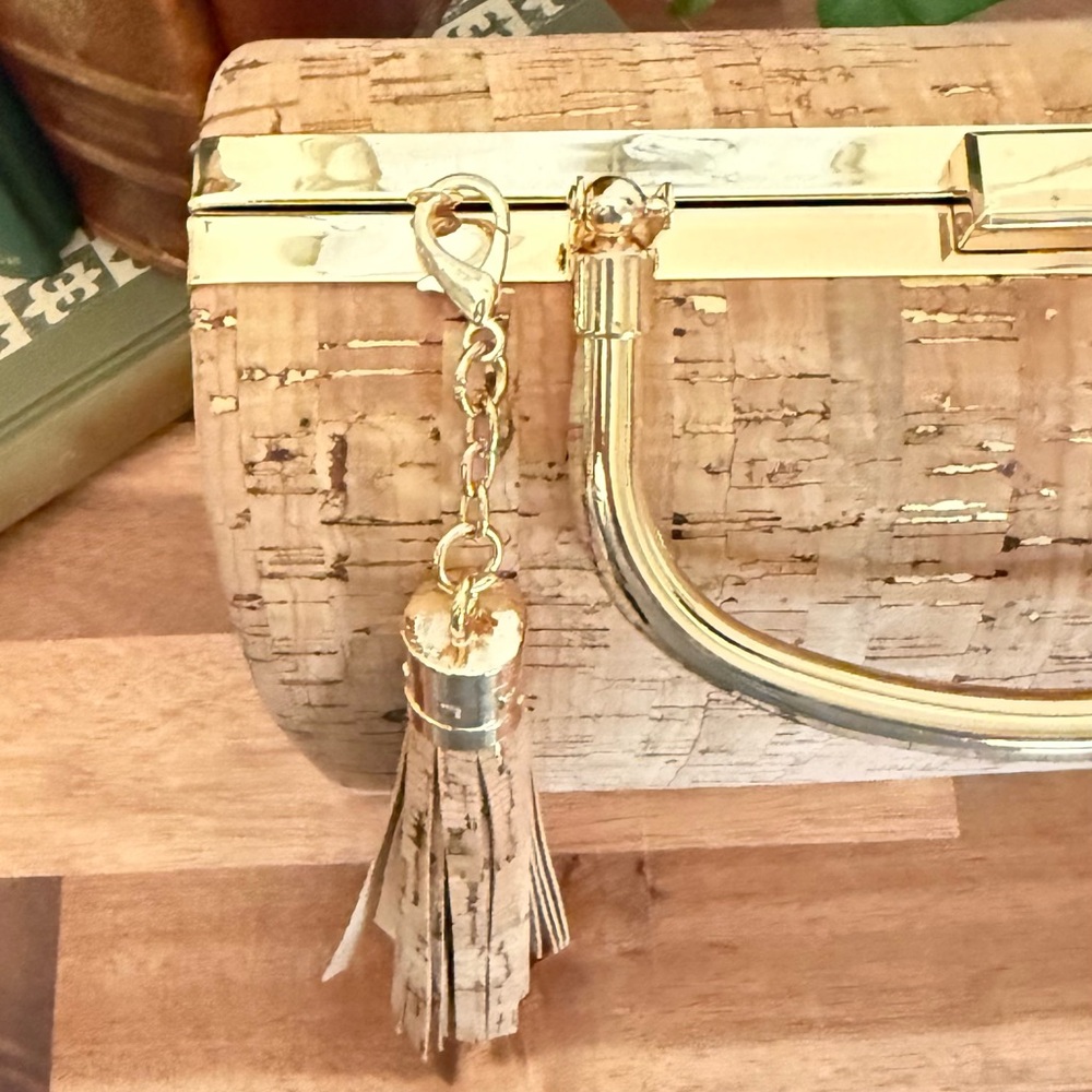 Gorgeous Savannah Cork w/Gold Accents Handbag - Picture 5 of 9
